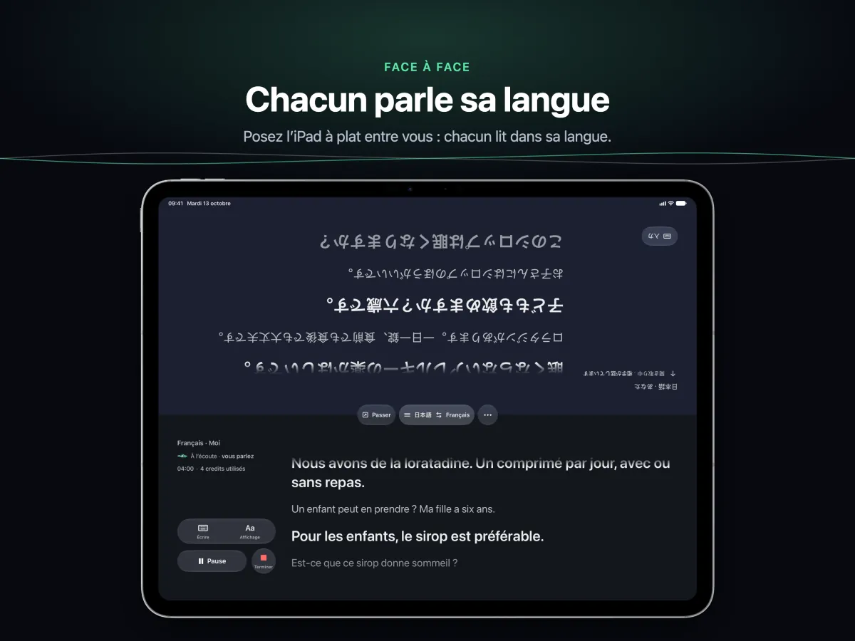 Conversation sur un iPad posé à plat entre deux personnes, chaque moitié de l’écran tournée vers son lecteur
