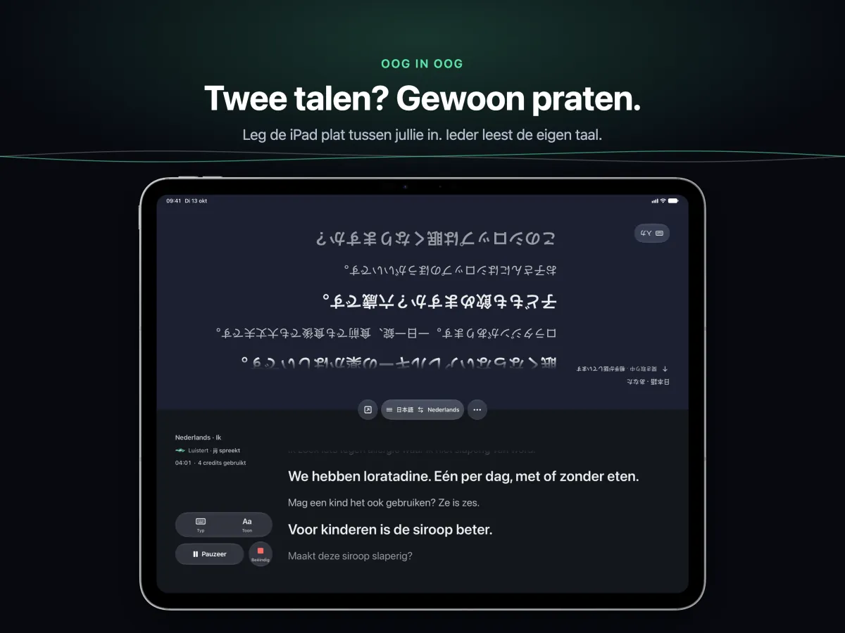 Gesprek op een iPad die plat tussen twee mensen ligt, elke helft van het scherm naar de eigen lezer gekeerd