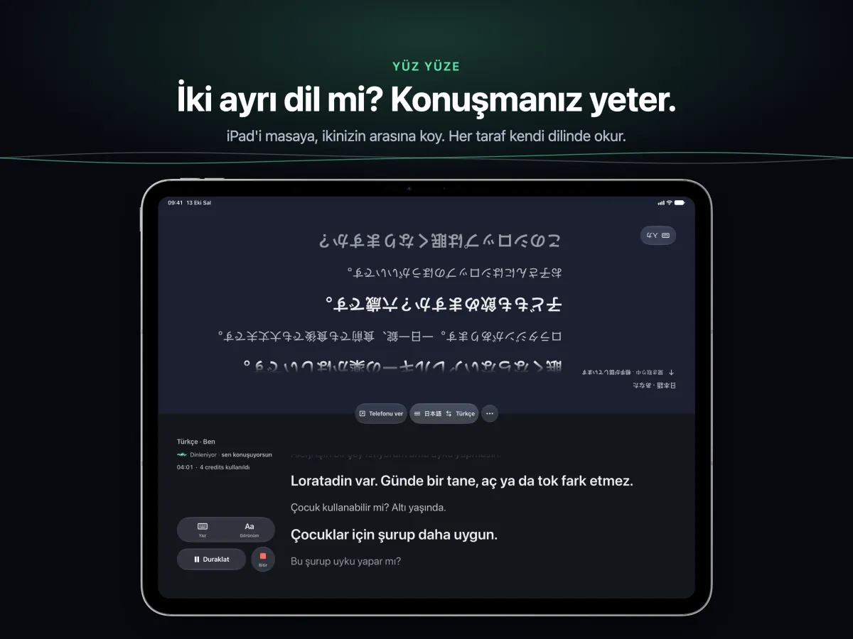 İki kişinin arasında düz duran iPad’de Konuşma; ekranın her yarısı kendi okuyucusuna bakıyor